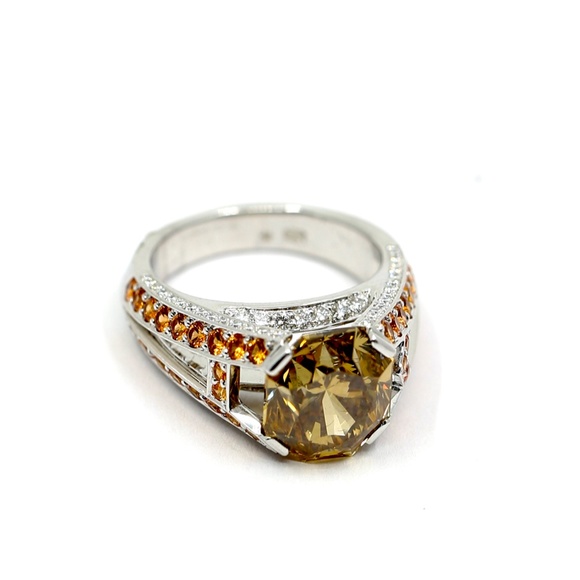 Harry Winston 5.76 Carat Diamond Engagement Ring - Picture 8 of 16